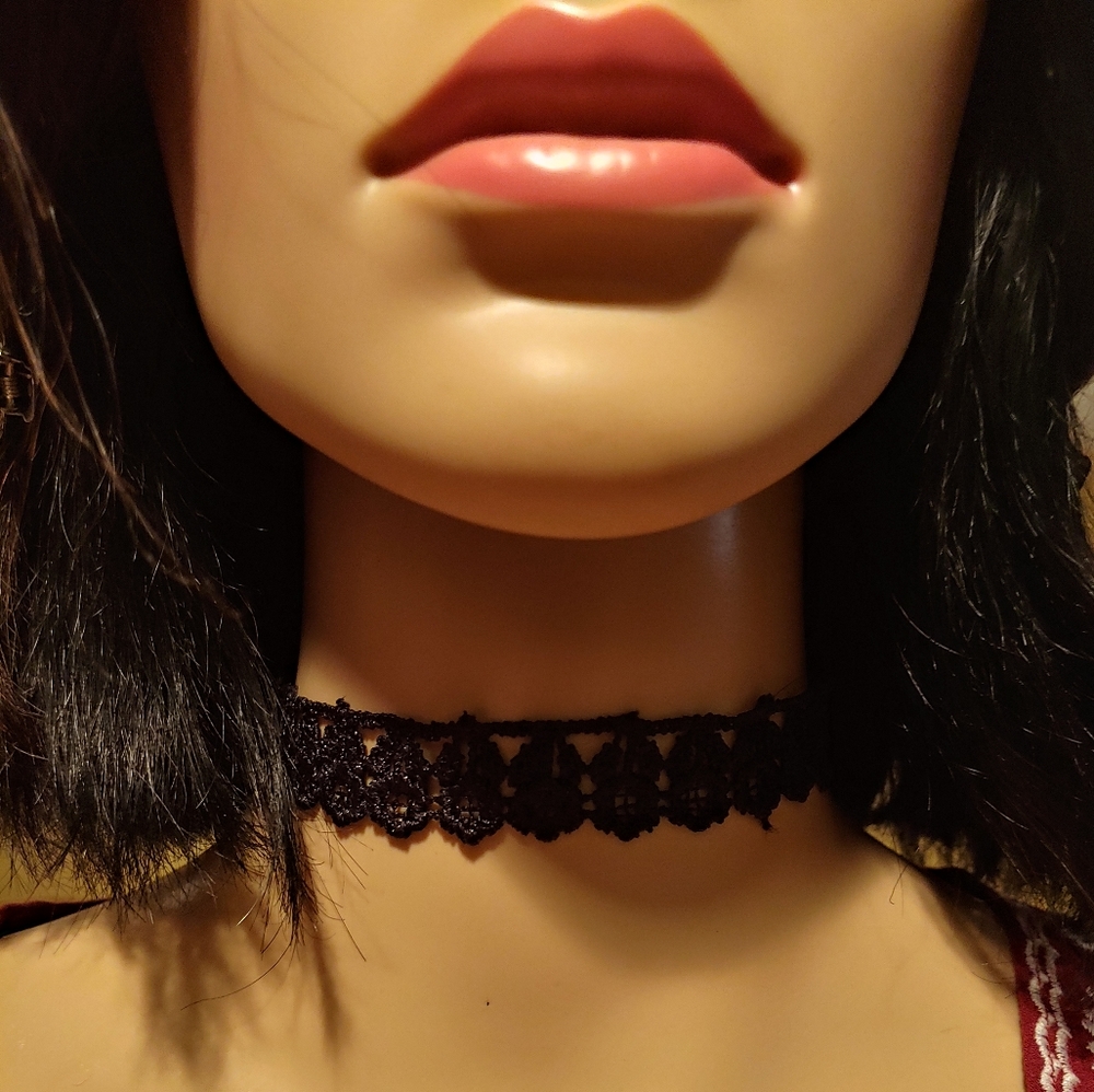 Choker necklace